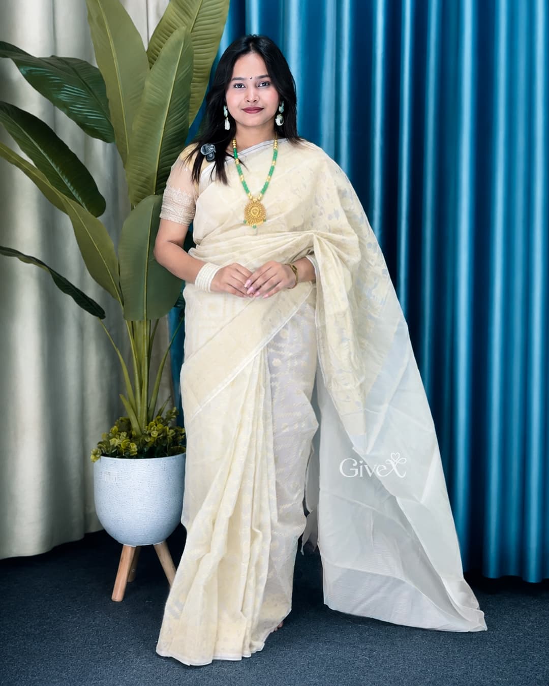 প্রিমিয়াম টিস্যু জামদানি শাড়ি