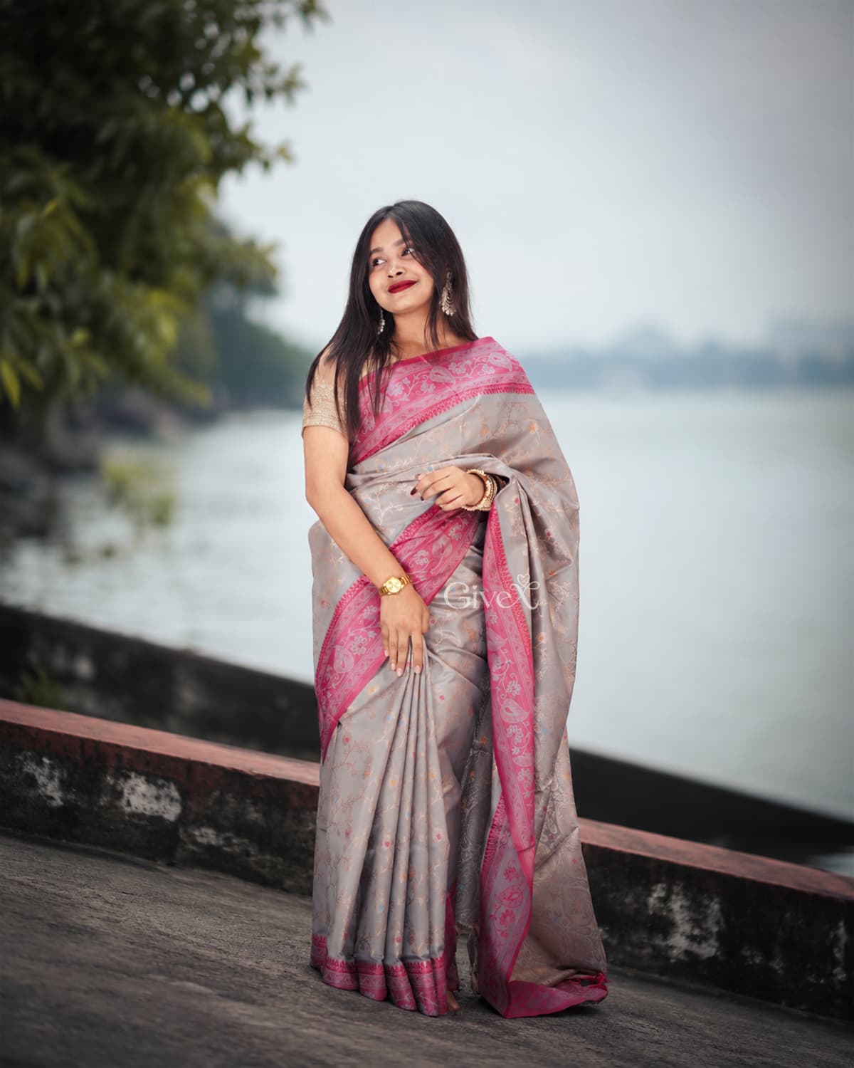 প্রিমিয়াম কাতান শাড়ি